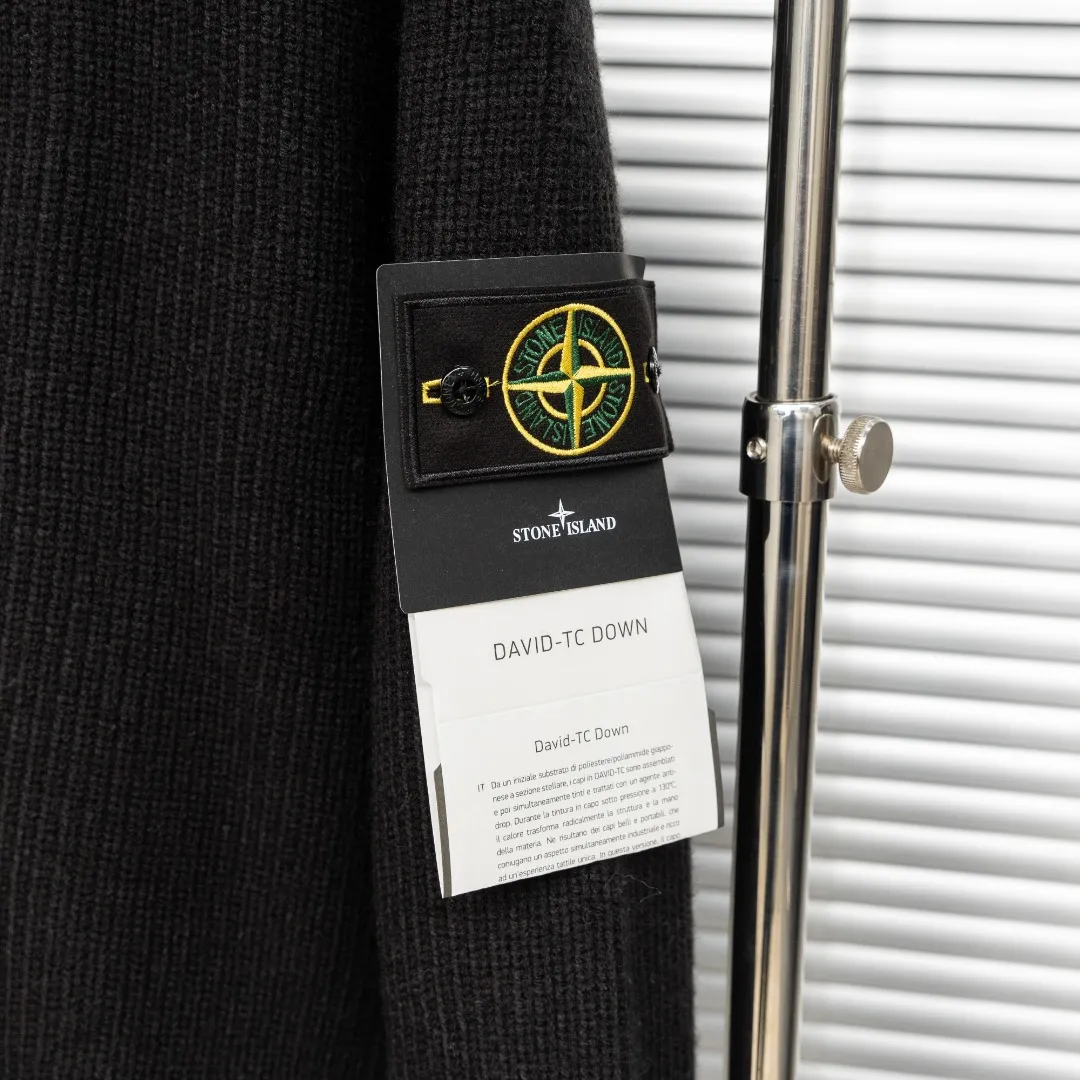 P310 top version (different currencies) Style: Stone Island STONE LSLAND high weight knitted wool cardigan jacket Color: Picture color Size: M-XXXL Fabric: Blended Accessories: Full set of customized accessories No gender distinction, same style for men and women